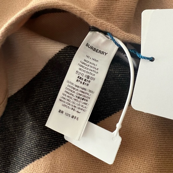 ๐ Burberry Check Reversible Camel Check Cape Poncho - Picture 6 of 8